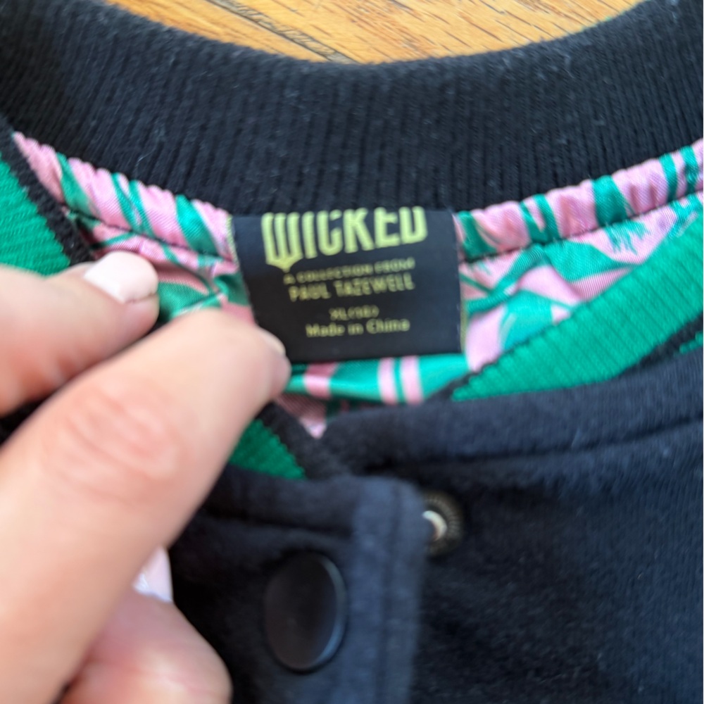 Girls Size XL Wicked Defy Gravity Black Bomber Jacket - Picture 3 of 7